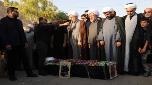 پیکر مطهر حضرت حجت الاسلام والمسلمین حاج میرزا علی اکبر (عبدالمهدی) عندلیبی در خاک آرام گرفت+گزارش تصویری