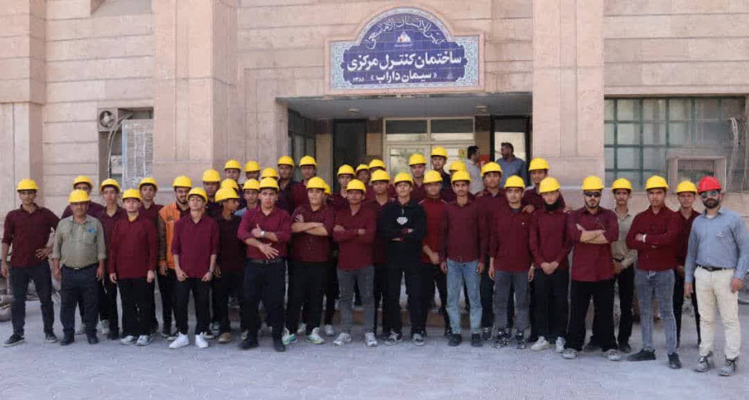 بازدید هنرآموزان هنرستان امام خامنه ای از سیمان داراب